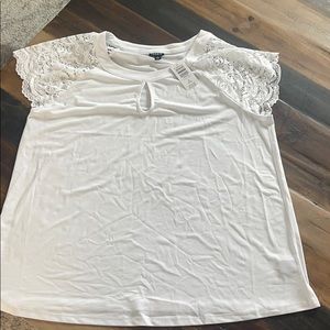 Torrid white keyhole top blouse